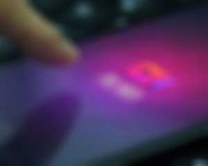 人(rén)民(mín)日(rì)報(bào)評美(měi)拍(pāi)：讓我們的(de)網絡空(kōng)間(jiān)清朗起來(lái)